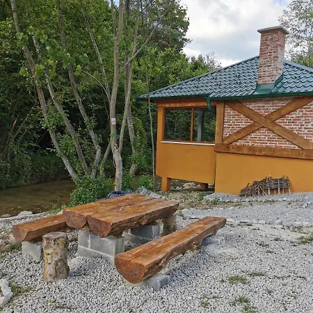 Secludet Cozy Cabin Beside A River Landsted